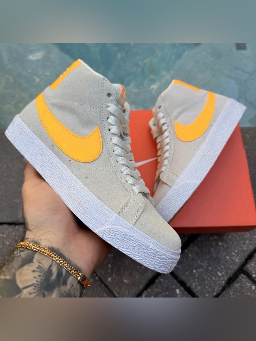 NIKE SB ZOOM BLAZER MID ‘SUMMIT WHITE LASER ORANGE’ 864349-110 5.5 WOMEN /4 MEN